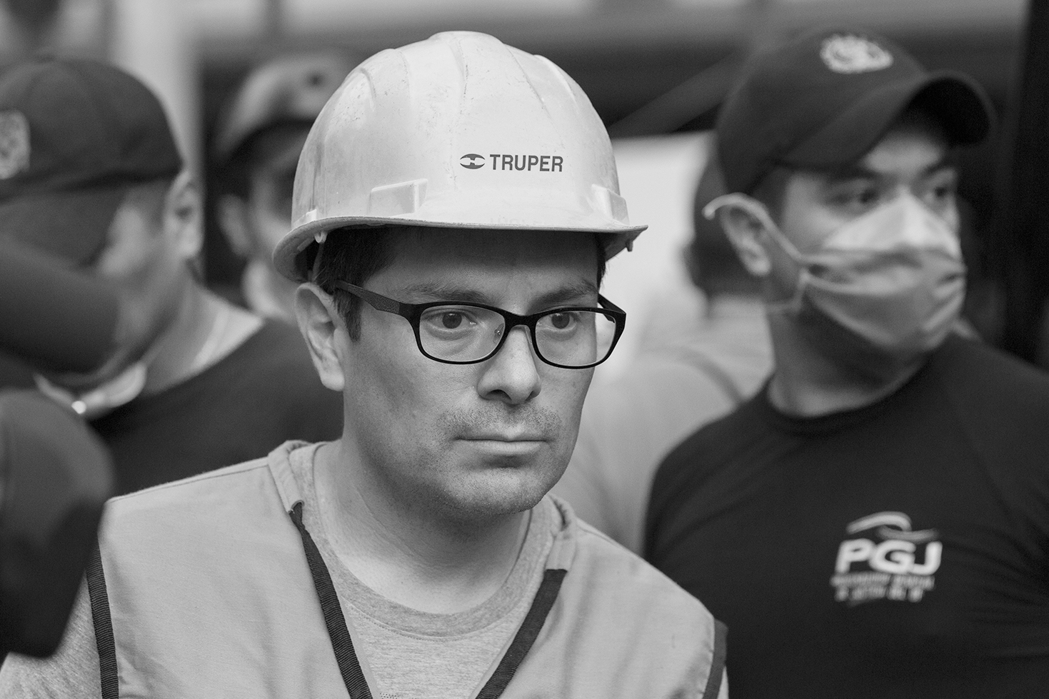 Earthquake, people's faces - Mexico